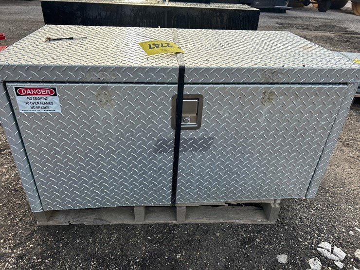 #2747-•-(2)-toolboxes-image-5