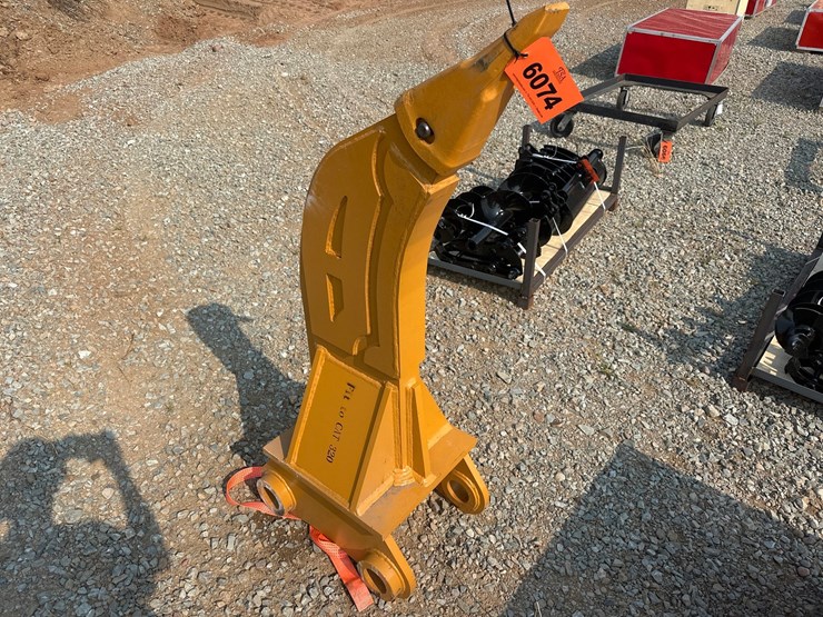 caterpillar-320-image-1