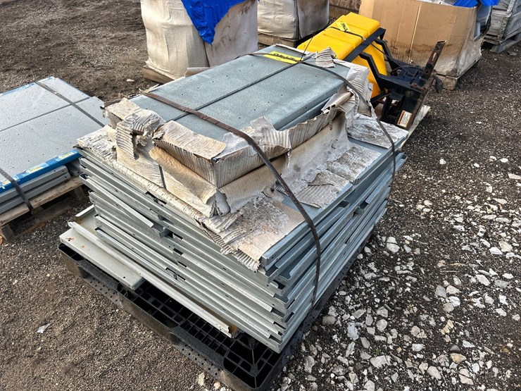 #2746-•-pallet-of-approx-18"x36"-metal-shelves-image-2