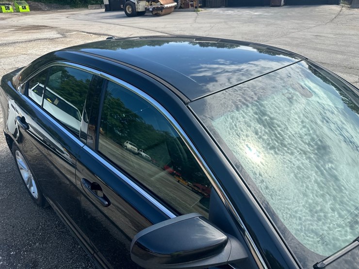 #2642-•-2013-ford-taurus-sedan-image-17