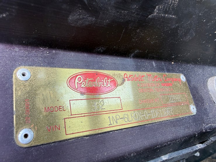 2001-peterbilt-362-image-15