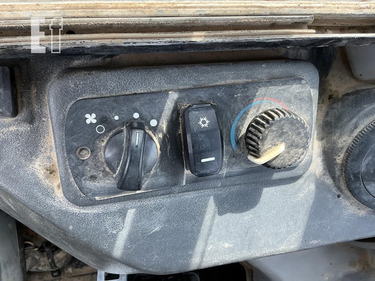 2016-caterpillar-304e2-cr-image-16