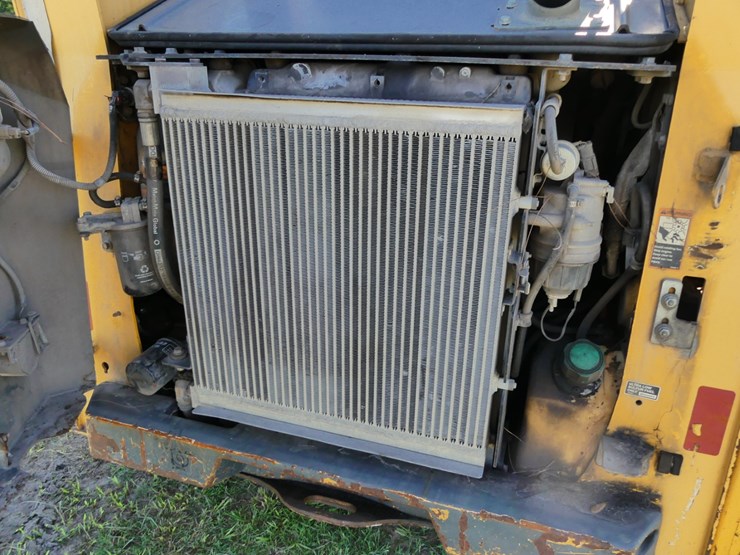 2016-deere-317g-image-9