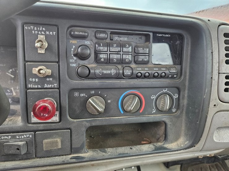 2000-gmc-3500-image-24