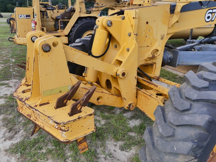 2005-deere-670d-image-7