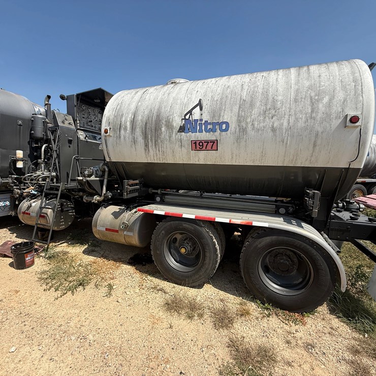2001 PETERBILT 362