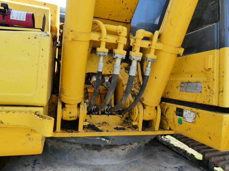 2021-komatsu-pc210-lc-image-12