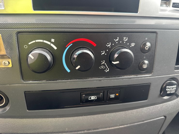2008-dodge-2500-image-46