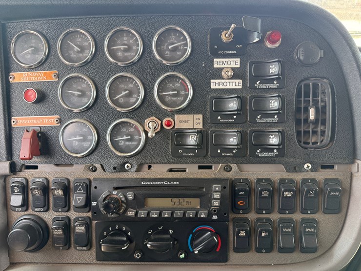 2013-peterbilt-367-image-30
