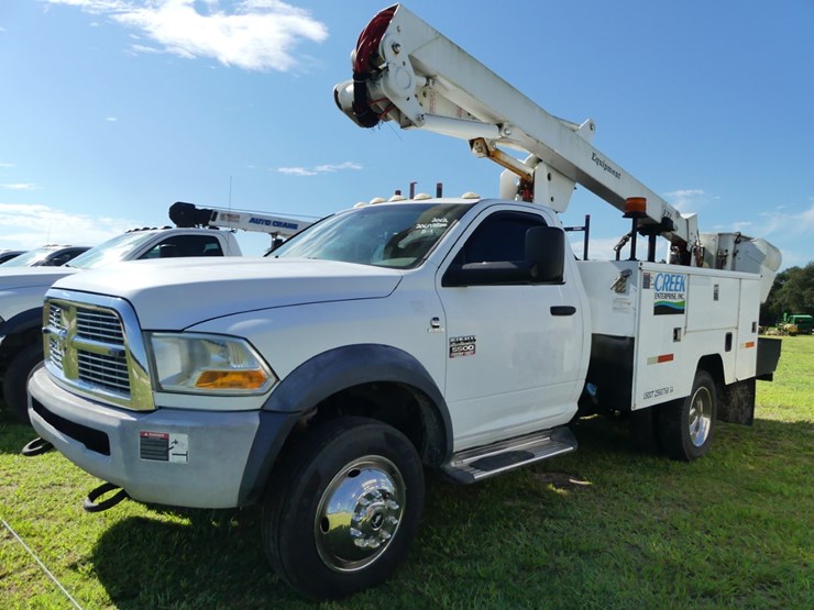2012-dodge-ram-5500-image-2