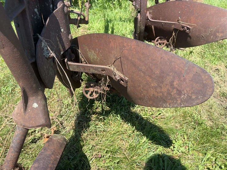 allis-chalmers-14”-two-bottom-pull-type-moldboard-plow-image-9