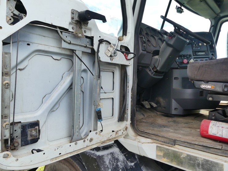 2012-mack-cxu613-image-11