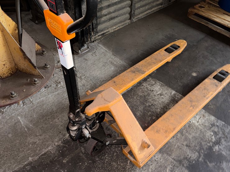 global-5,500-lbs-cap-pallet-jack-hand-truck-image-1