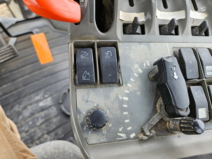 new-holland-tg285-image-33