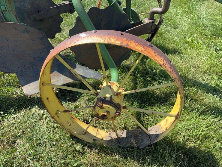 john-deere-12-image-17