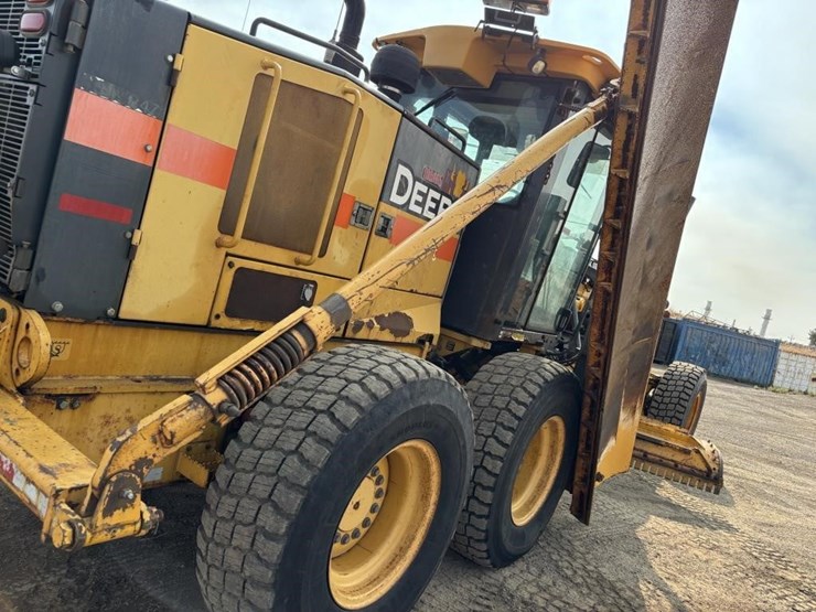 2009-deere-772g-image-34