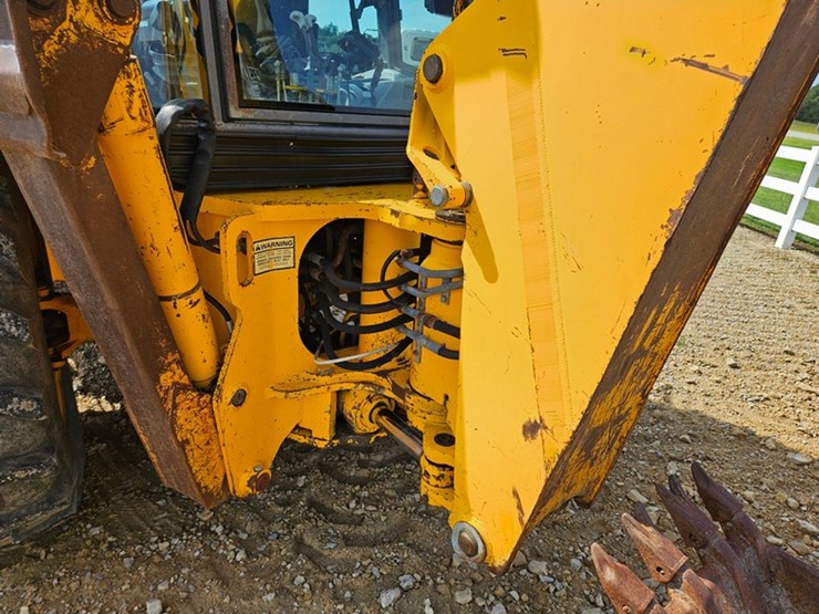 jcb-214s-image-18