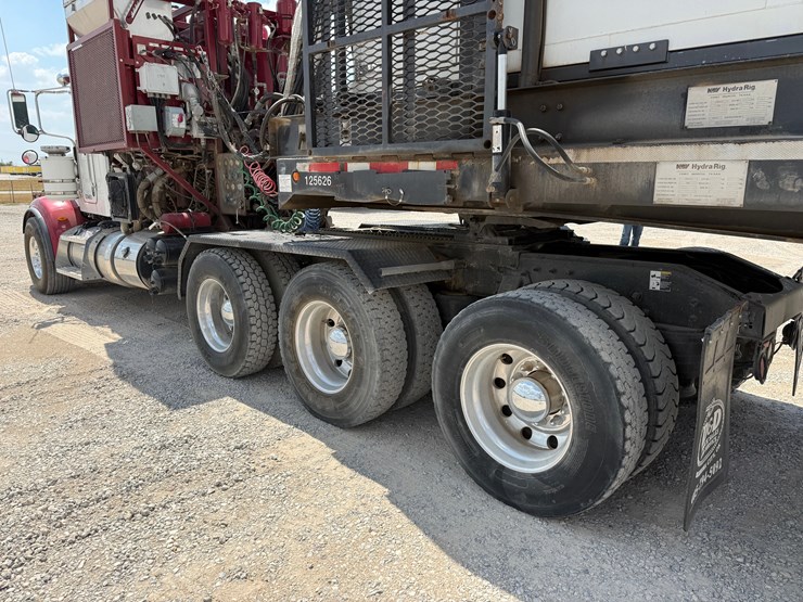 2012-peterbilt-367-image-11