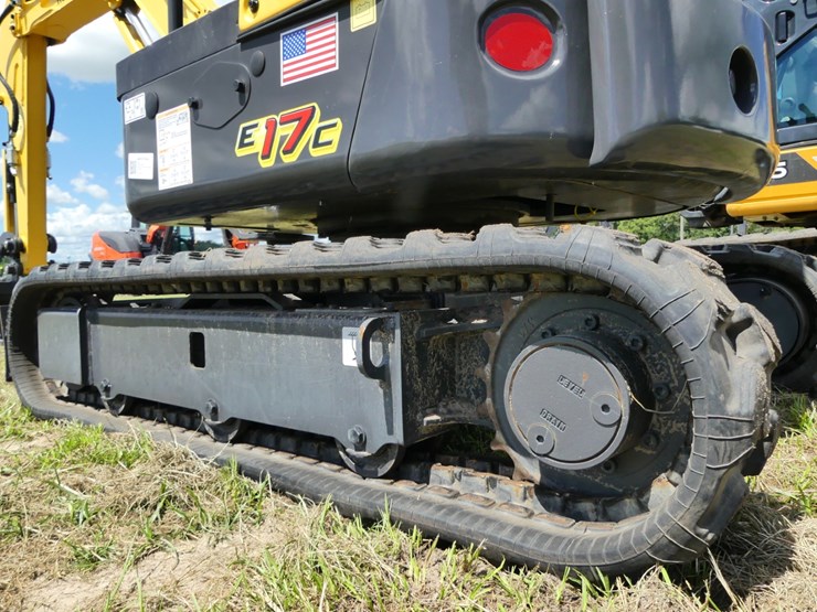 2023-new-holland-e17c-image-5