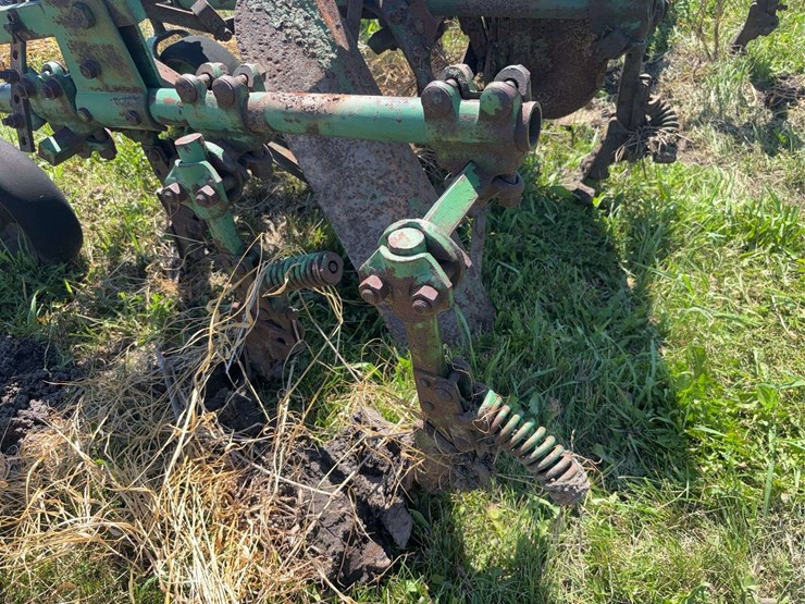 john-deere-front-mounted-cultivator-image-16