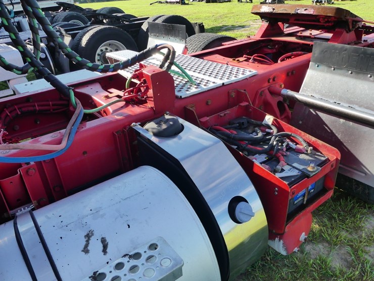 2018-kenworth-680-image-10