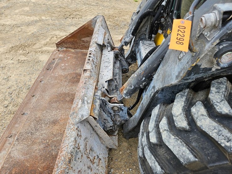 new-holland-l334-image-10