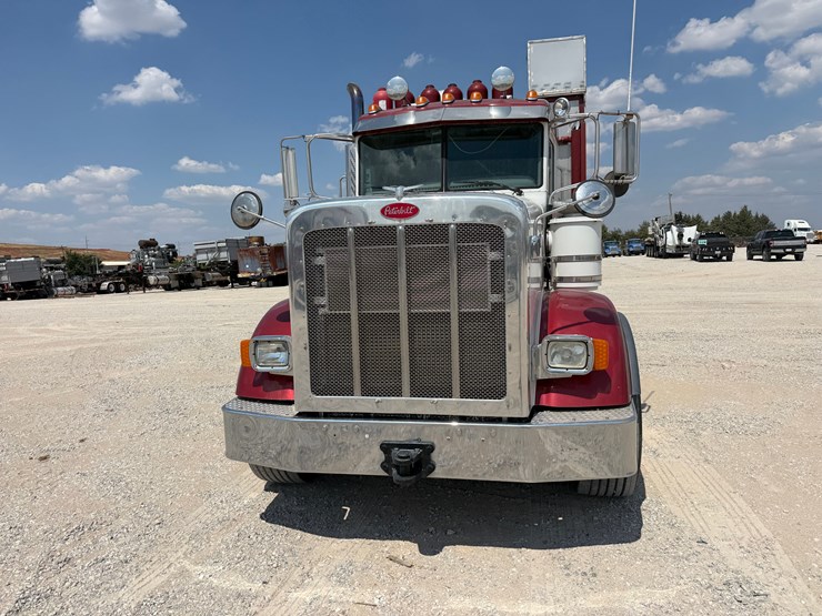 2012-peterbilt-367-image-2