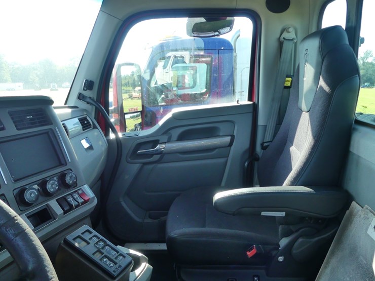 2018-kenworth-680-image-12