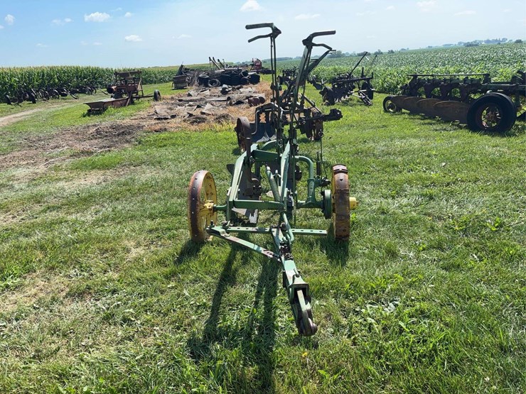 john-deere-12-image-2