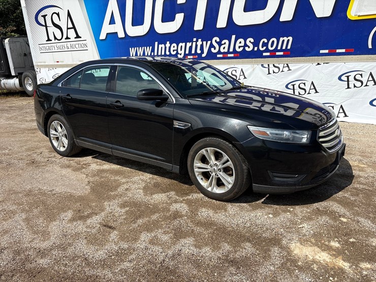 #2642-•-2013-ford-taurus-sedan-image-6