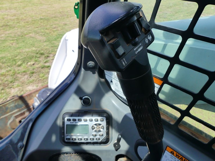 2022-bobcat-t770-image-15