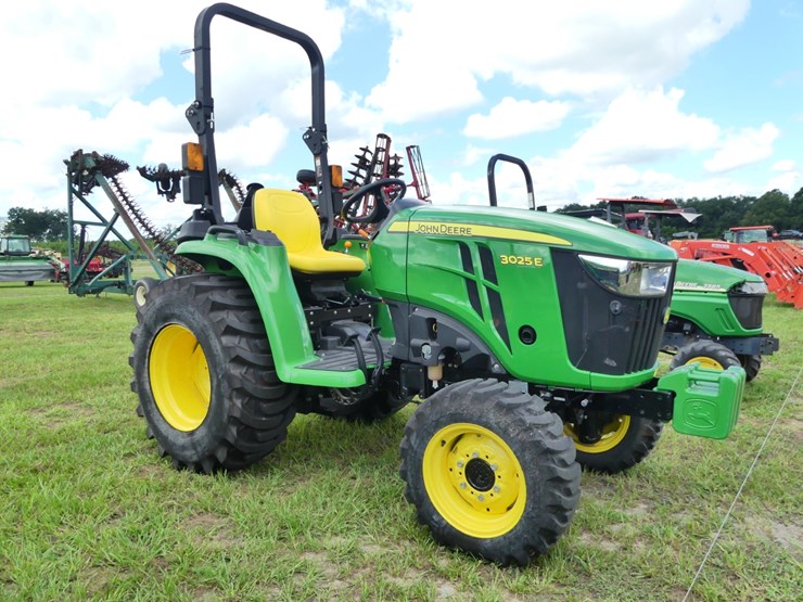 2021-john-deere-3025e-image-1