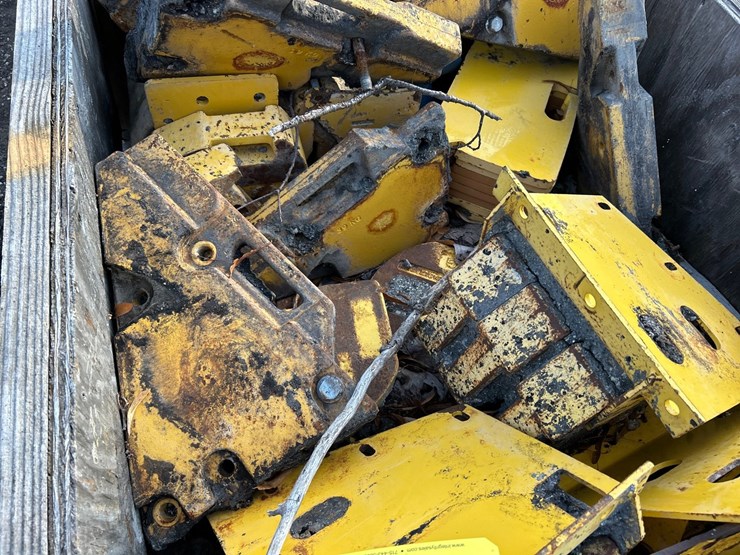 #2742-•-tote-of-misc.-equipment-counterweights-image-8