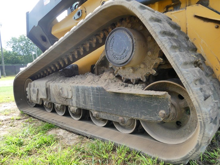 2017-deere-331g-image-5