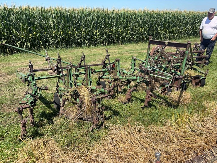 john-deere-front-mounted-cultivator-image-6