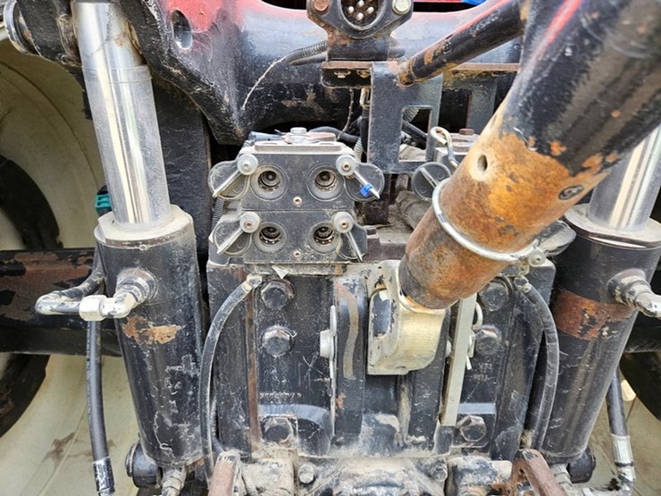 new-holland-tg285-image-18