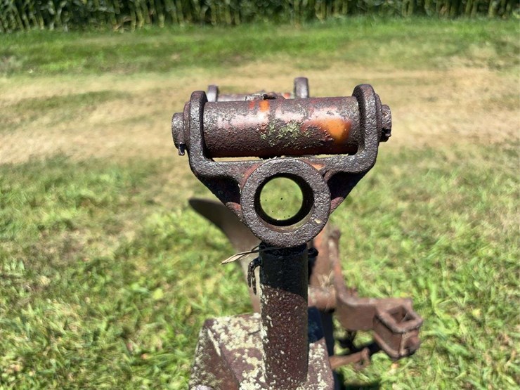 allis-chalmers-14”-one-bottom-moldboard-plow-image-14