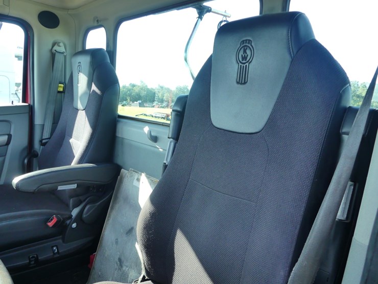 2018-kenworth-680-image-11