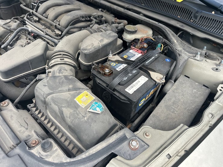 #2644-•-2013-ford-taurus-sedan-image-37