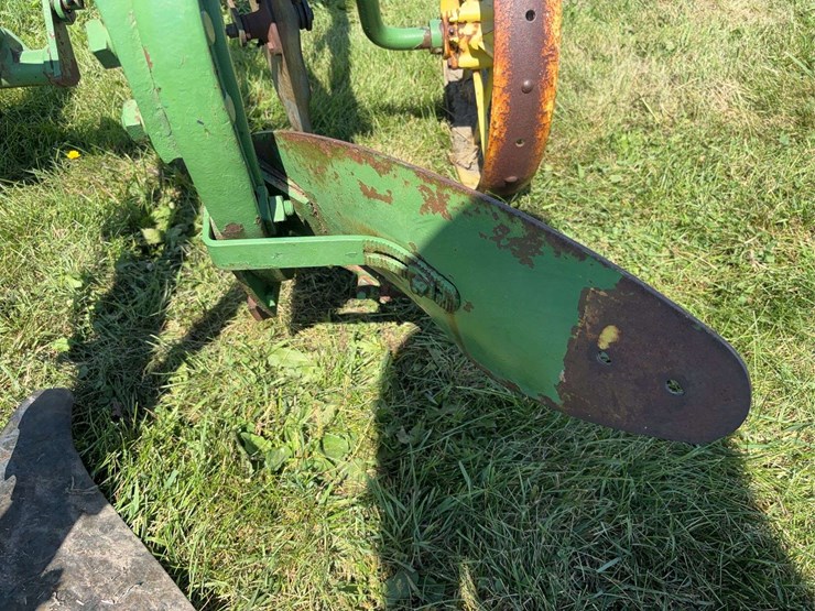 john-deere-12-image-11