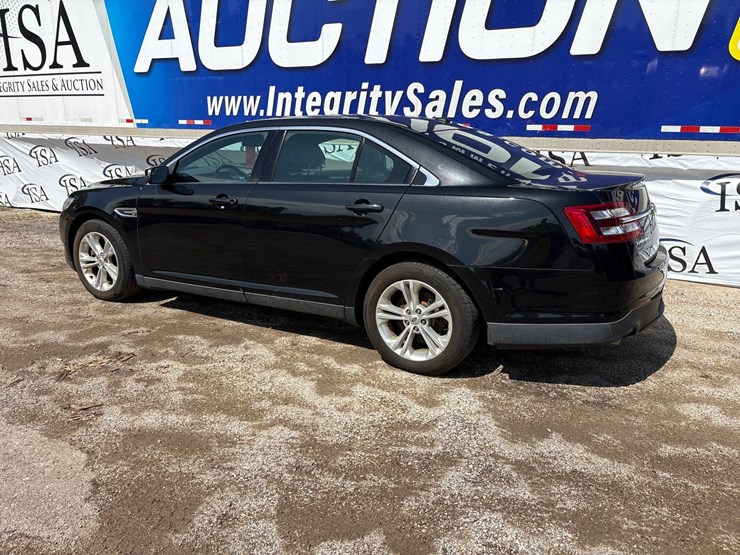 #2642-•-2013-ford-taurus-sedan-image-3