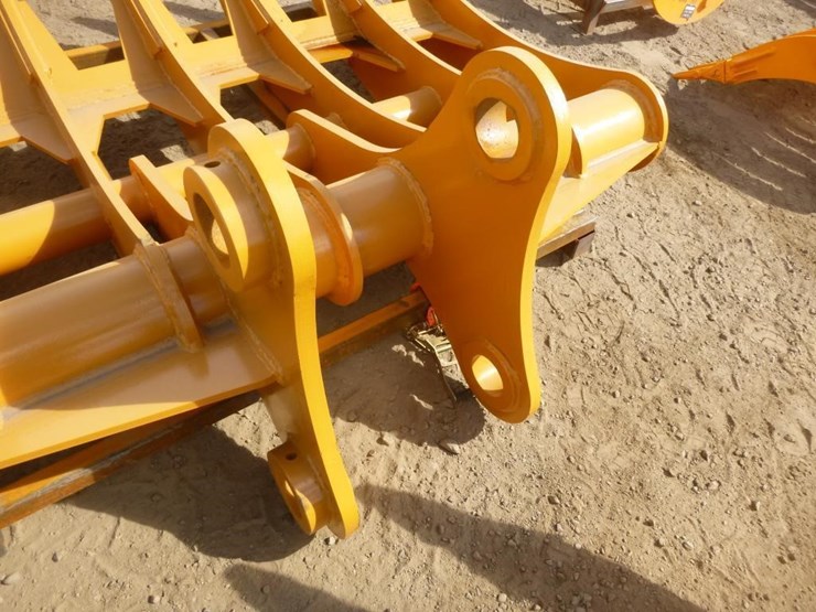caterpillar-320-image-5