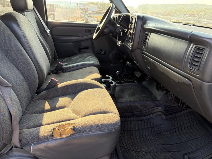2005-chevrolet-silverado-2500hd-image-21