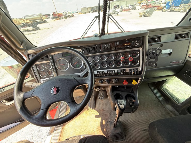 2019-kenworth-t800-image-22