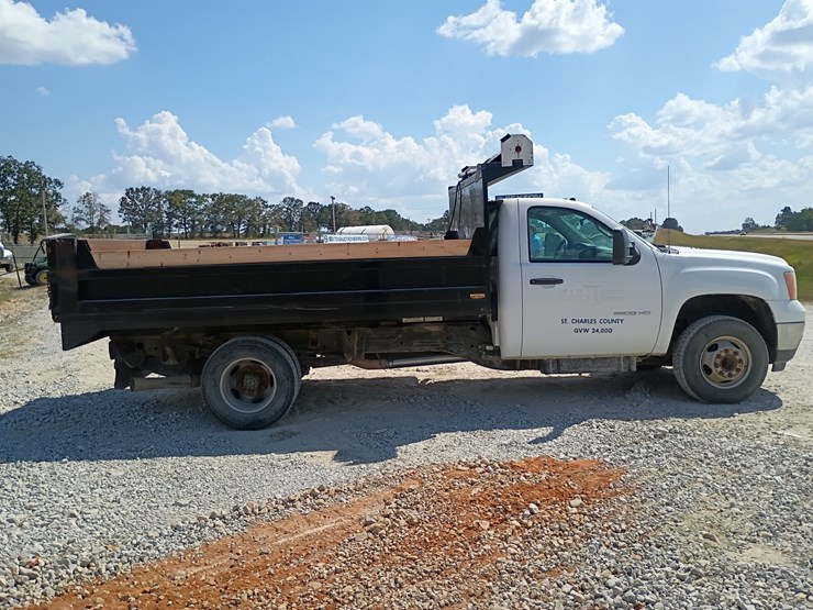 2013-gmc-sierra-3500-image-14