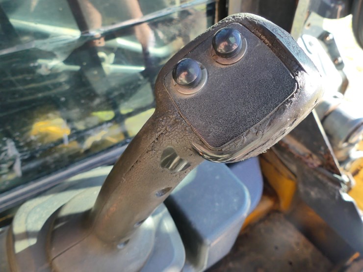 2016-deere-317g-image-16
