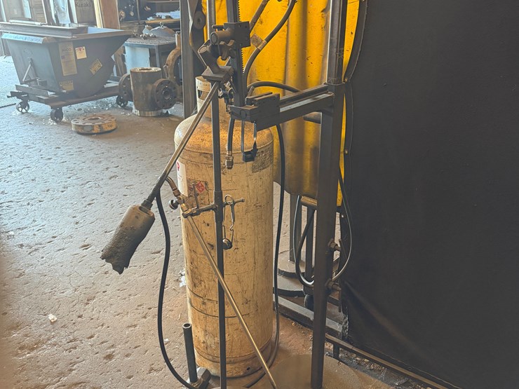 bug-0-track-support-with-(2)-propane-torch-heaters-&-bottle-image-2