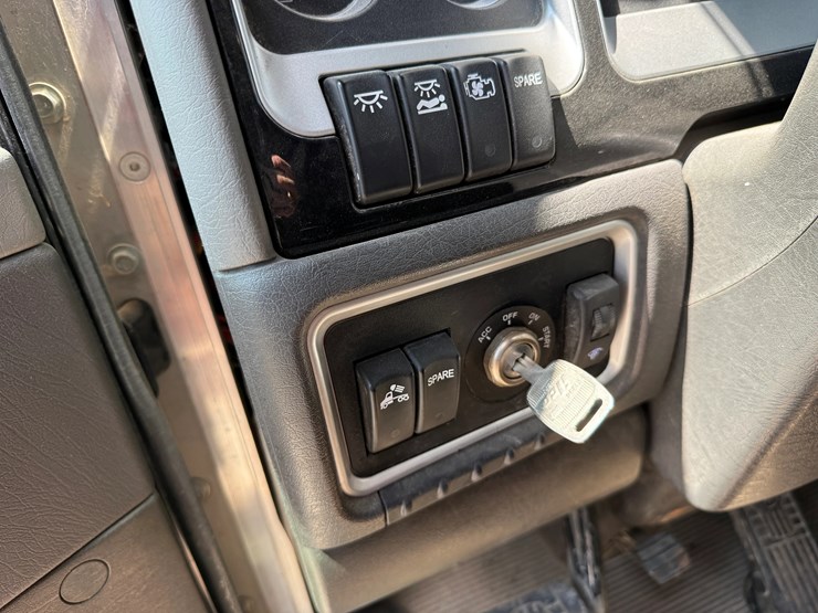 2019-kenworth-t800-image-25