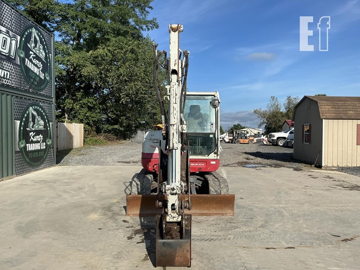 2018-takeuchi-tb260-image-7