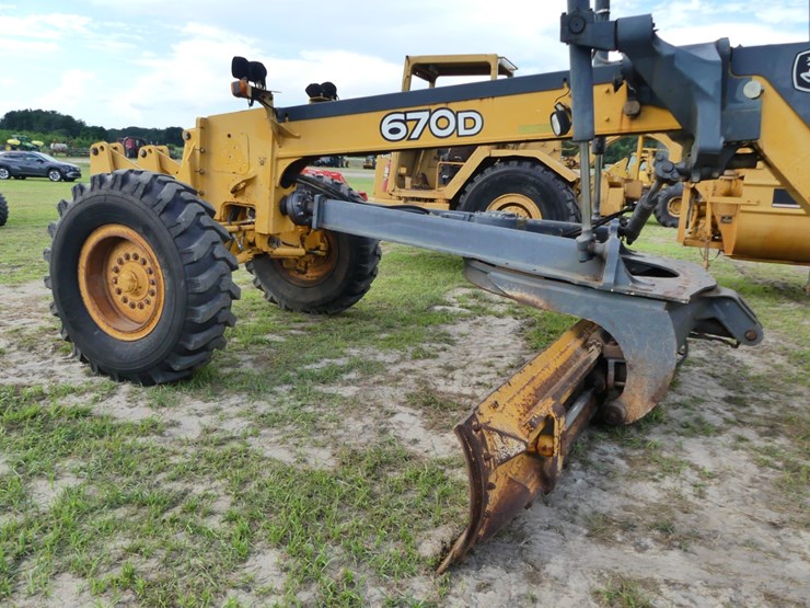 2005-deere-670d-image-5